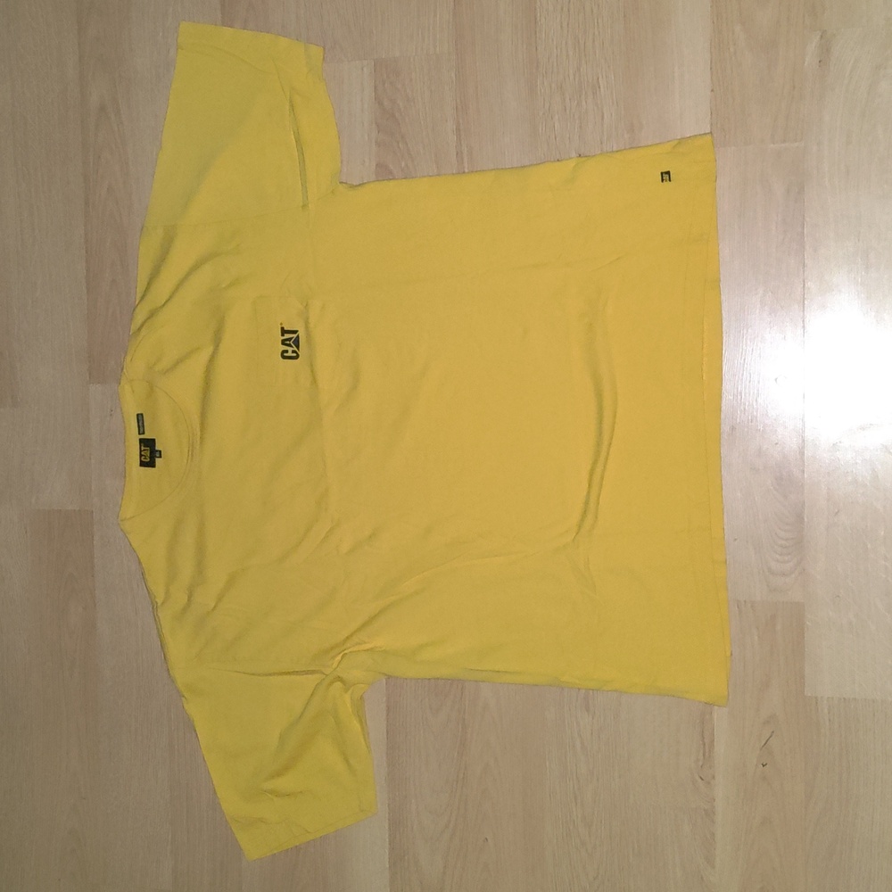CAT Crewneck Short Sleeve Front Pocket T-shirt Yellow Size XL